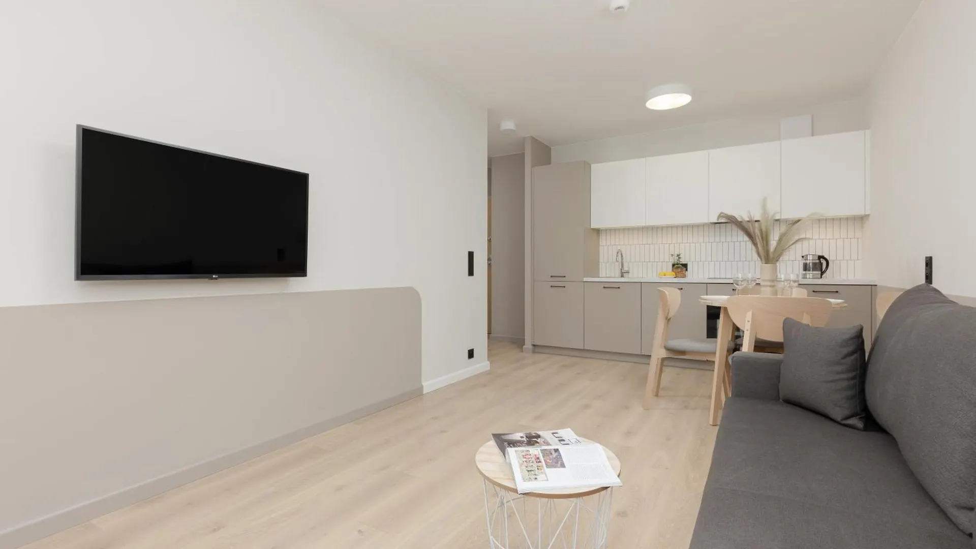 Aparthotel Mokotow Business Center By Noclegi Renters Warsaw Apartment