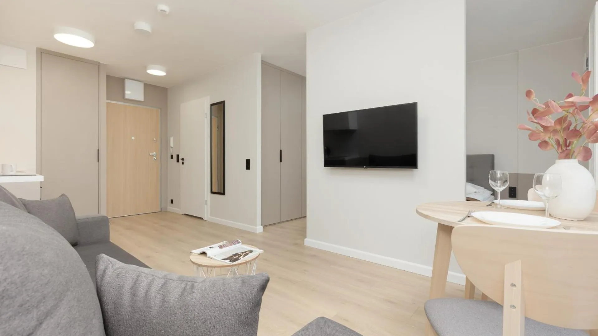Aparthotel Mokotow Business Center By Noclegi Renters Warsaw Apartment